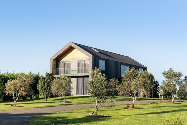 Na fotografii je vidět objekt Seacliff House 10 bedrooms with Ocean & Dairy Country Views nacházející se ve městě Gerringong.