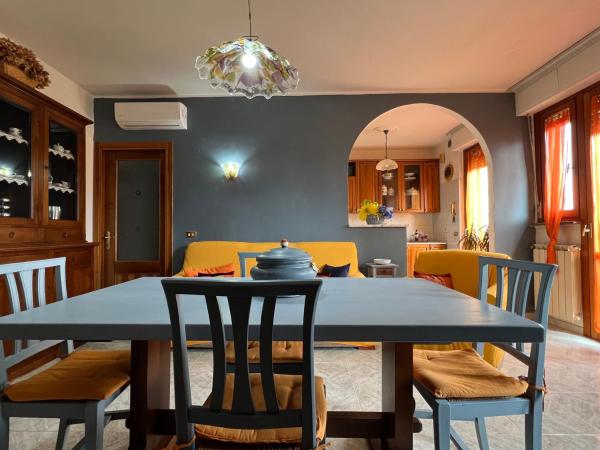 Na zdjęciu widoczny jest obiekt La Casa di Luci położony w mieście Rosia.