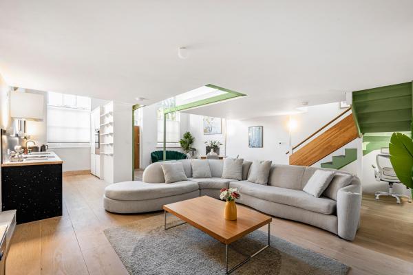 Schoolbell Mews full 3 bedroom 2 bathroom architect designed mews house Fabulous Bow, Victoria Park Location, London