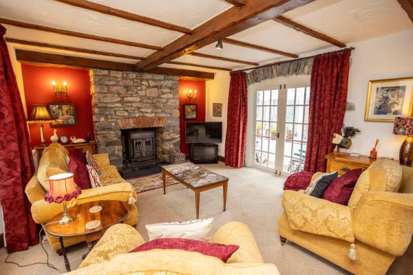Hall House 3 Bedroom House St Florence - Tenby