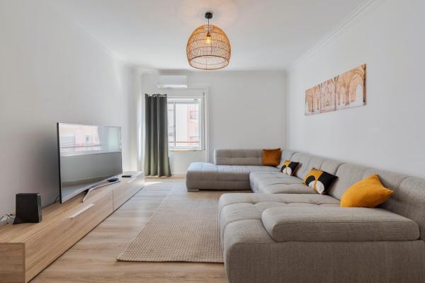 På billedet ses objektet Lucia House - By Y Concept beliggende i byen Setúbal.