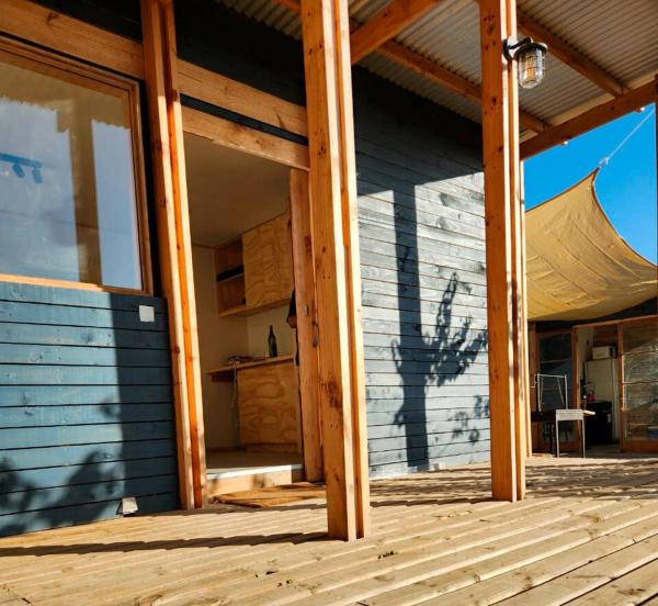 Na zdjęciu widoczny jest obiekt Tiny House Casa Maqui położony w mieście Cáhuil.