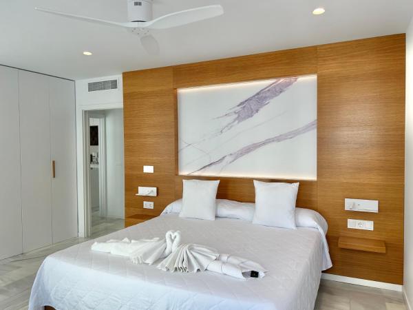 Na fotografii je vidět objekt SMILE CAVANA APARTMENTS nacházející se ve městě Nerja.
