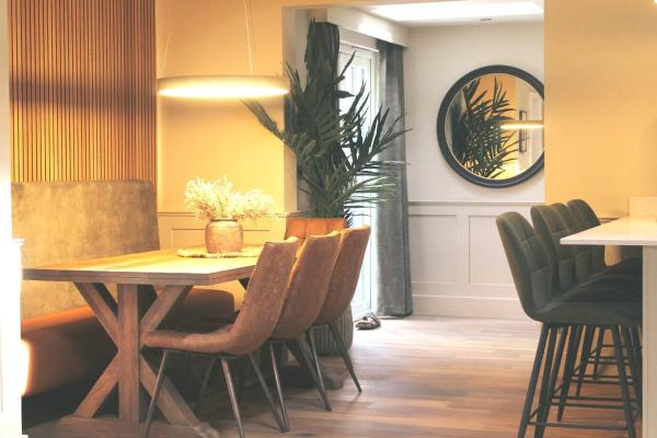 A la foto es mostra l'objecte Scots Pine Lodge situat a la ciutat de Oakmere.