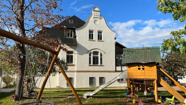A la foto es mostra l'objecte tolles Dach-Apartment mit Balkon und Klimaanlage situat a la ciutat de Brachwitz.