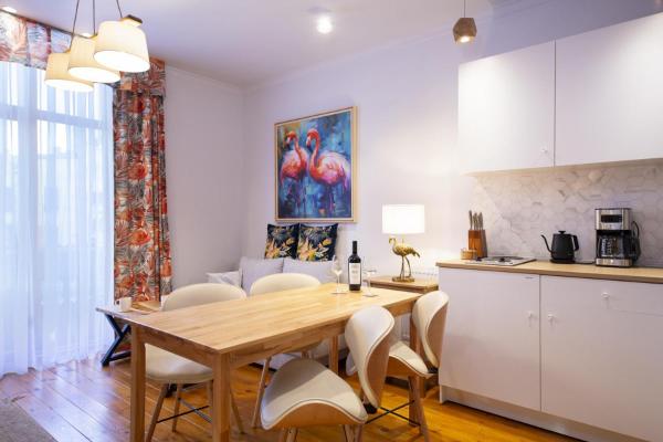 Na zdjęciu widoczny jest obiekt The Cozy Nest Downtown with Balcony by Pretty Apartments położony w mieście Bukareszt.