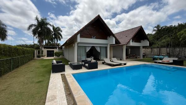 På billedet ses objektet Centrally Exterior Villa Accessible & Pet Friendly beliggende i byen Punta Cana.