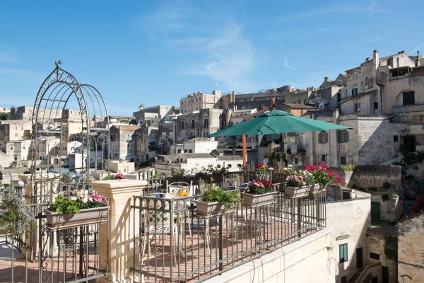 A la foto es mostra l'objecte Sassisuite situat a la ciutat de Matera.