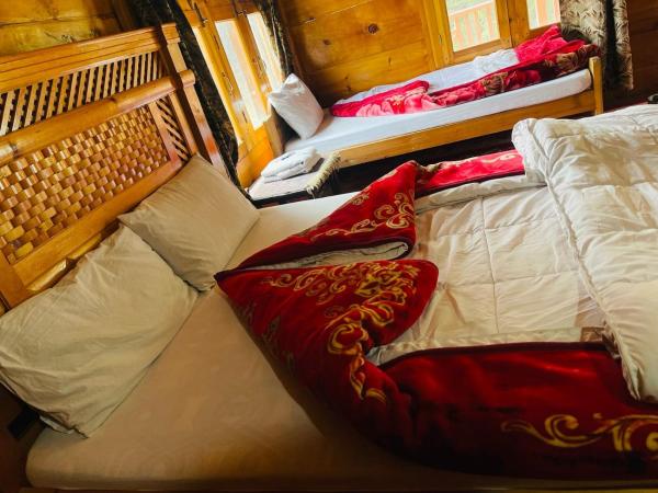 A la foto es mostra l'objecte Fairy meadows BroadView Hotel situat a la ciutat de Astor.