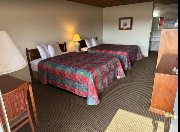 A la foto es mostra l'objecte Love Hotels Western Holiday by OYO at Harlan Lake NE situat a la ciutat de Alma.
