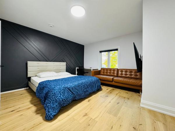 Spacious Room1, Airport, Free Parking, Sep Entrance, New Renovation, Shared Bathroom - Ontario