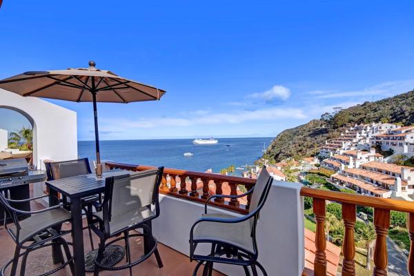 A la foto es mostra l'objecte H1780 - Hamilton Cove Villa 17-80 situat a la ciutat de Avalon.