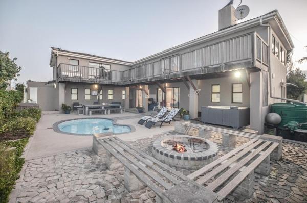 På billedet ses objektet Sunset Villa in Yzerfontein beliggende i byen Yzerfontein.