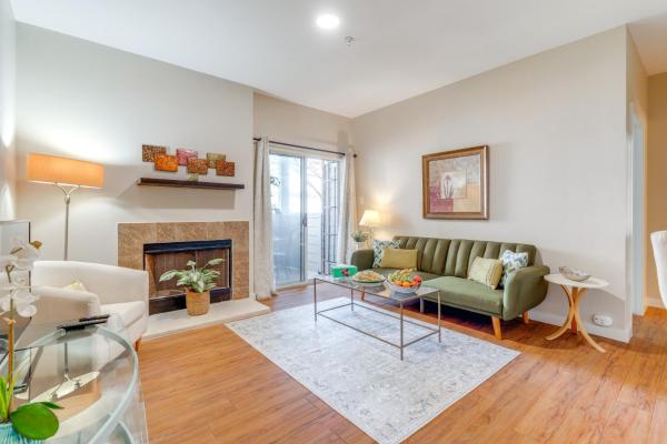 写真にはオースティン市にあるThe Cozy Domain Austin Apartment with Pool Accessが写っています。
