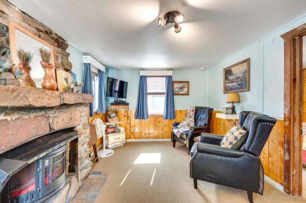 A la foto es mostra l'objecte Fish, Hike and Unwind Drake Cabin with Hot Tub! situat a la ciutat de Drake.