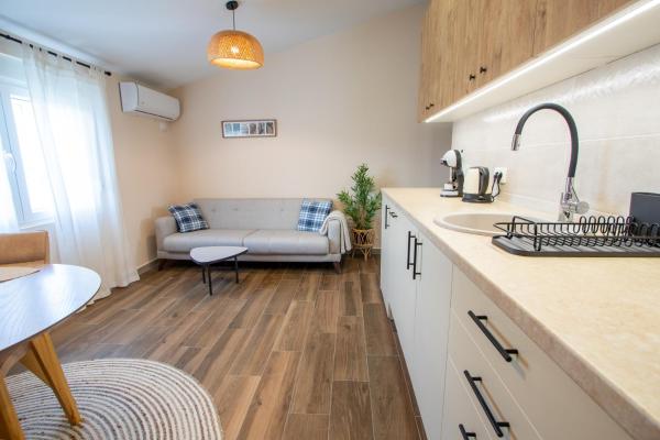 La photo montre l'objet Bright & Cozy Apartment in quiet area near Airport situé dans la ville de Golubovci.