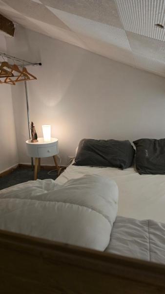 A la foto es mostra l'objecte Studio situat a la ciutat de Oucques.