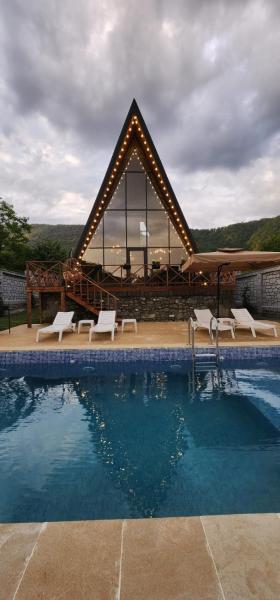 På bilden syns objektet Holiday Home som ligger i staden Mǝmmǝdağalı.