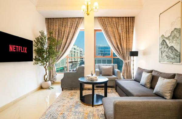 A la foto es mostra l'objecte 1BHK , 5 mins from DXB airport & metro situat a la ciutat de Dubai.