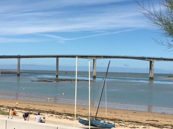 A la foto es mostra l'objecte maison laréral mer fromentine situat a la ciutat de Fromentine.