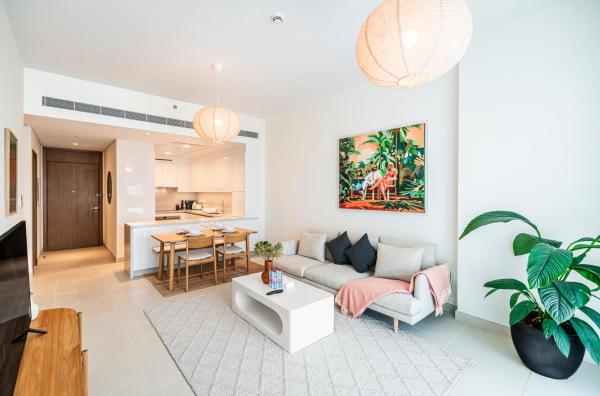 Escape24 - Brand New 2BR in Canal Front Residences, Al Wasl near Safa Park, Dubaj