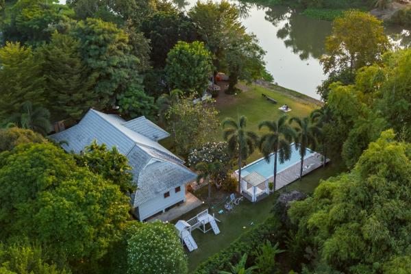 Kuva 1: Hide & Seek River Villa