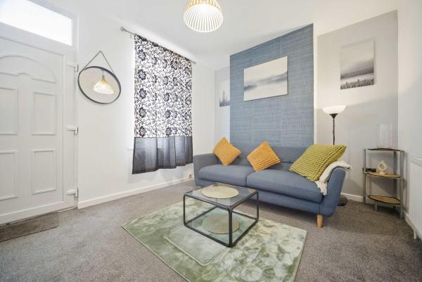 3 Bedroom House Near Leeds City Center, Leeds