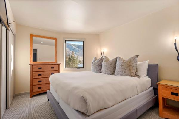 Fotografie 9: Shadow Mountain Unit 19, Charming Ski-In, Ski-Out Condo with Great Views and Pool Access