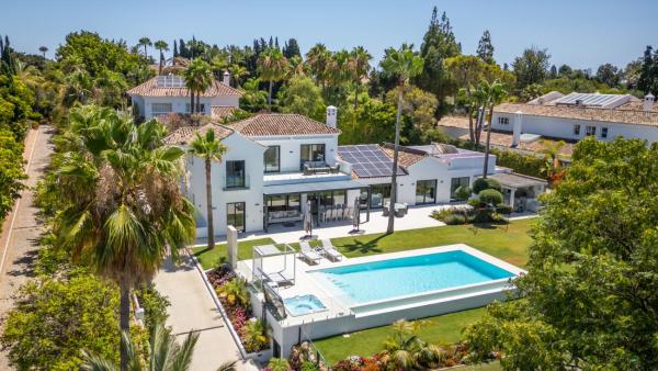 Na foto é possível ver o objeto Stunning 6-Bedroom Villa in Guadalmina Baja localizado na cidade de Marbella.