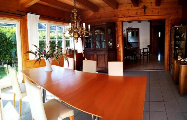 A la foto es mostra l'objecte Family chalet appartment 150 qm at Lake Zurich situat a la ciutat de Wangen.