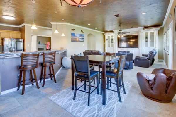 A la foto es mostra l'objecte 8 Mi to Kemah Boardwalk Texas Gulf Home with Patio situat a la ciutat de Dickinson.