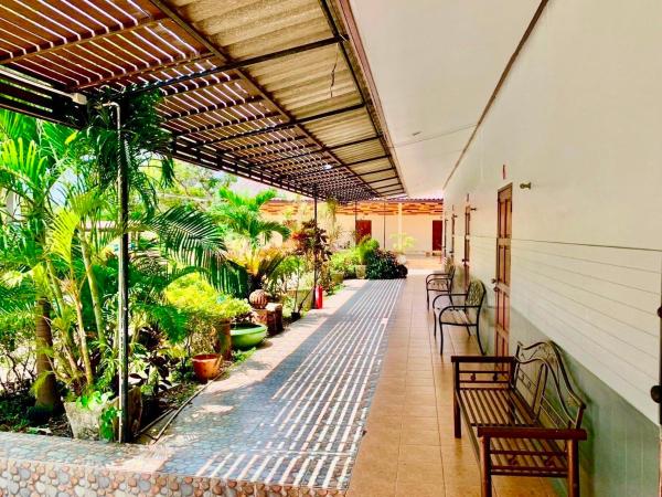 A la foto es mostra l'objecte Baan Kenpoo Resort situat a la ciutat de Ban Laem.