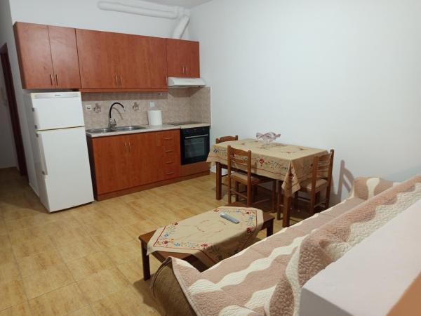 Na zdjęciu widoczny jest obiekt Dora and Sandy apartments 2 położony w mieście Oikonomiánika.