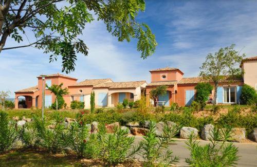 A la foto es mostra l'objecte villa soleil au bord du canal du midi situat a la ciutat de Homps.