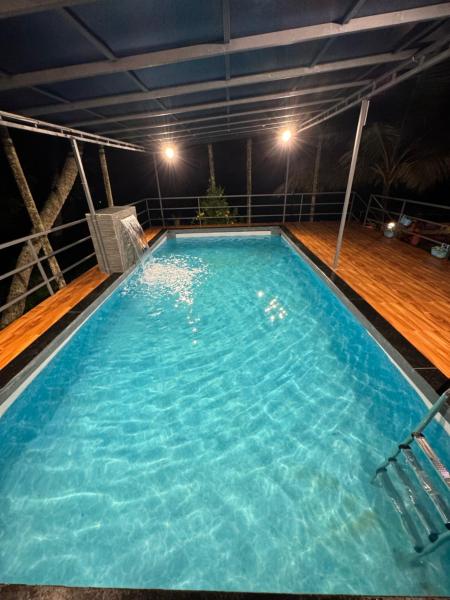 写真にはPunnappira市にあるTop Yard Pool Villa & Kayakingが写っています。