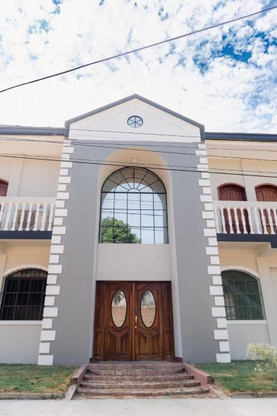 En la foto se muestra el objeto Casa Familiar con Piscina y Aire Acondicionado Concepción Batres ubicado en la ciudad de El Arco.