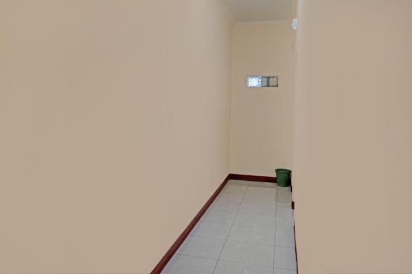 写真にはBojongloa市にあるOYO Life 92546 Kost Merah Bojongsoang Syariahが写っています。