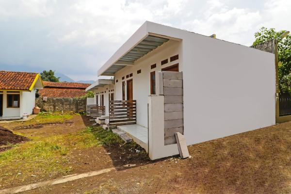 A la foto es mostra l'objecte OYO 90809 Homestay Black Pink Merah Jambu Syariah situat a la ciutat de Garut.