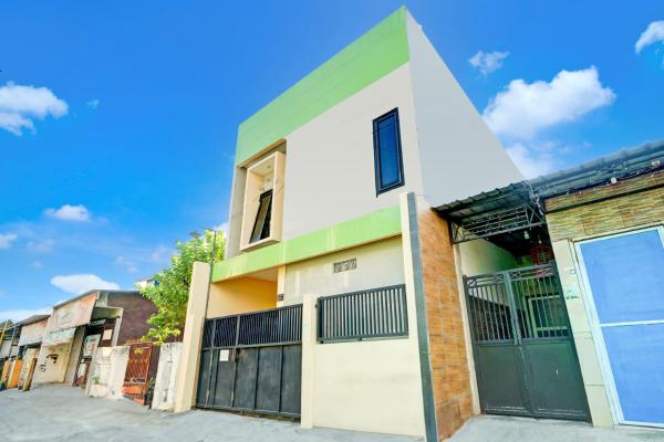 写真にはTjemandi市にあるOYO Life 93290 Homestay Betro Syariahが写っています。