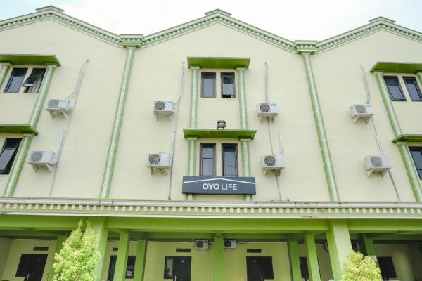 På bildet vises objektet OYO Life 2508 Alba Suites Homestay Syariah som ligger i byen Tulungagung.