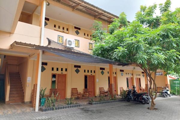 Na fotografii je vidět objekt Hotel O Rasya Homestay Near SD Negeri 6 Mataram nacházející se ve městě Midang.