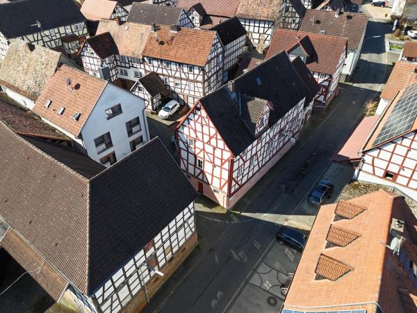 På bildet vises objektet Zur goldenen Krone Pension Stadtallendorf som ligger i byen Kirtorf.