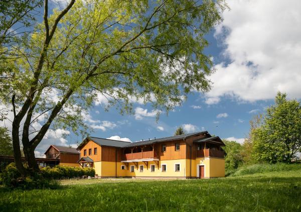 Na fotografii je vidět objekt Apartment Vlčice u Trutnova nacházející se ve městě Pilníkov.