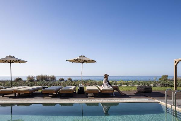 写真にはStavromenos市にあるVilla Aya - Coastal Villa, Minimalist Elegance by etouriが写っています。