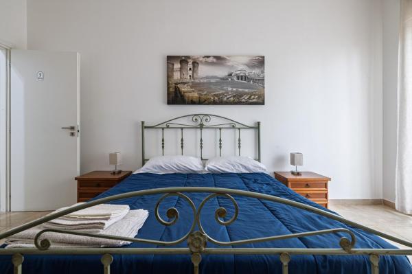Roomors of Naples, Neapel