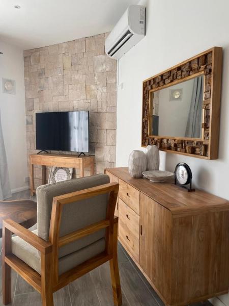 A la foto es mostra l'objecte Stylish 2-Beds beach side apart with common pool Post Lafayette situat a la ciutat de Roches Noires.