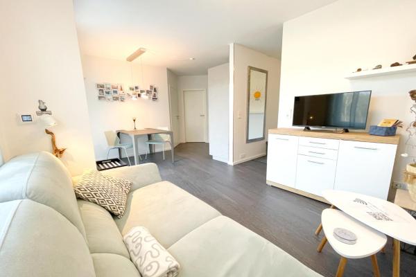 The photo shows the Waldstrasse 8a-c Waldstraße 8b Ferienwohnung Stein located in the city of Ueckeritz.