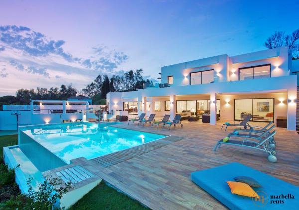 Na foto é possível ver o objeto Villa Sunset Ref #51 localizado na cidade de Marbella.