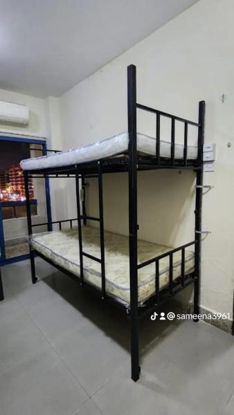 På billedet ses objektet Daily Men Bed Space beliggende i byen Dubai.