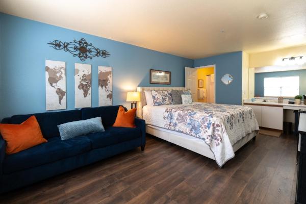 A la foto es mostra l'objecte Charming 1BD-1BA King Suite-Near the Strip - Stairs Required - FREE TICKETS INCLUDED - CL-1M situat a la ciutat de Branson.
